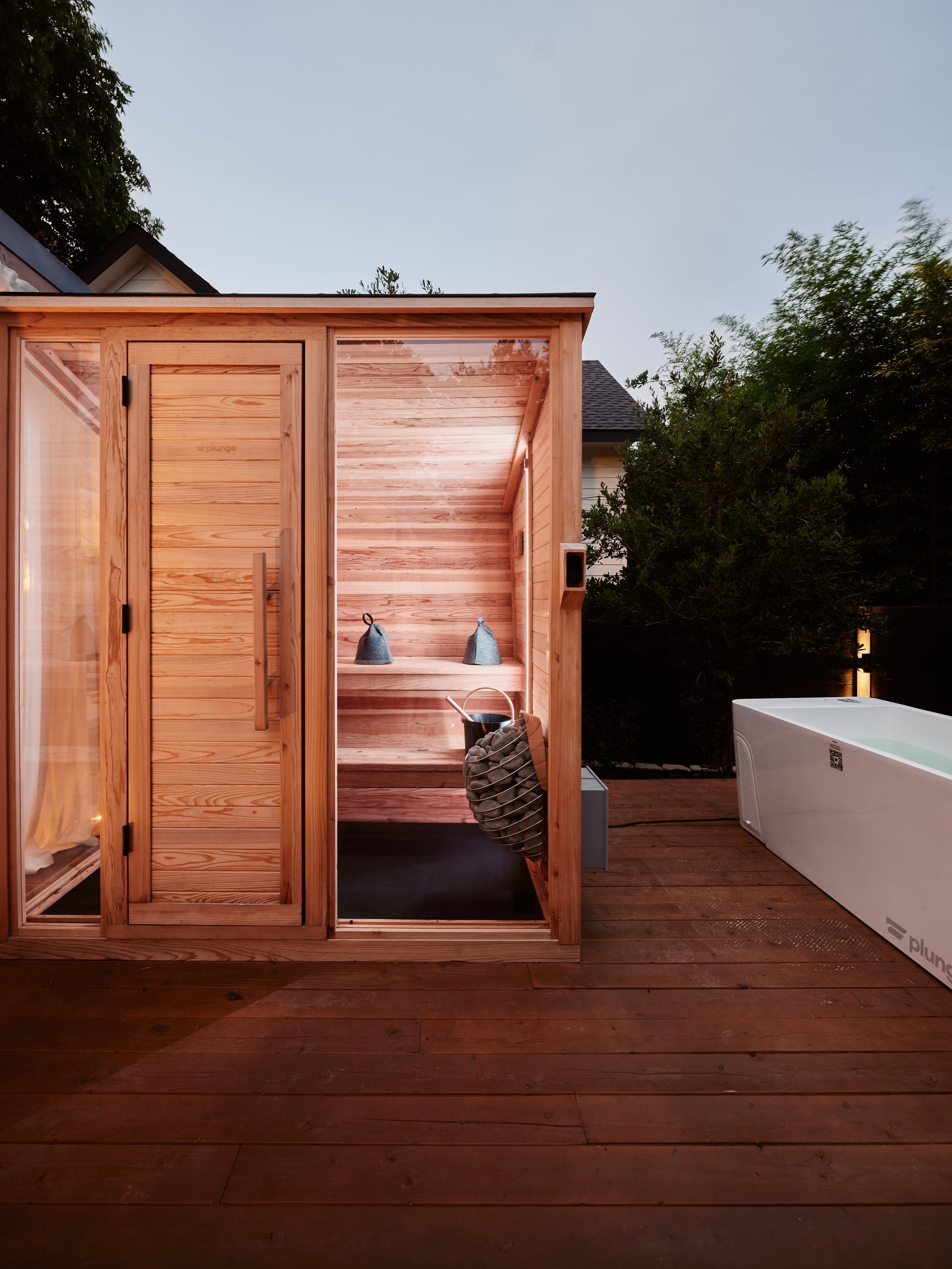 The XL sauna and cold plunge on the deck